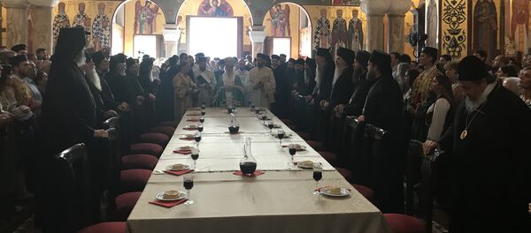 Српски патријарх Иринеј са свештенством и верницима у Саборном храму у Подгорици - Sputnik Србија