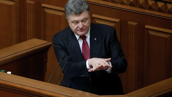 Predsednik Ukrajine Petro Porošenko obraća se ukrajinskom parlamentu - Sputnik Srbija