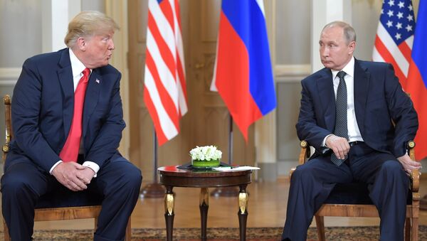Predsednici SAD i Rusije, Donald Tramp i Vladimir Putin, tokom sastanka u Helsinkiju - Sputnik Srbija