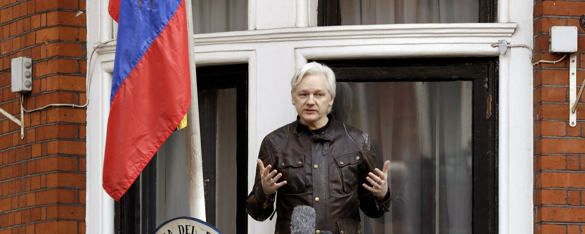 Оснивач Викиликса Џулијан Асанж у амбасади Еквадора у Лондону - Sputnik Србија, 1920, 09.06.2022