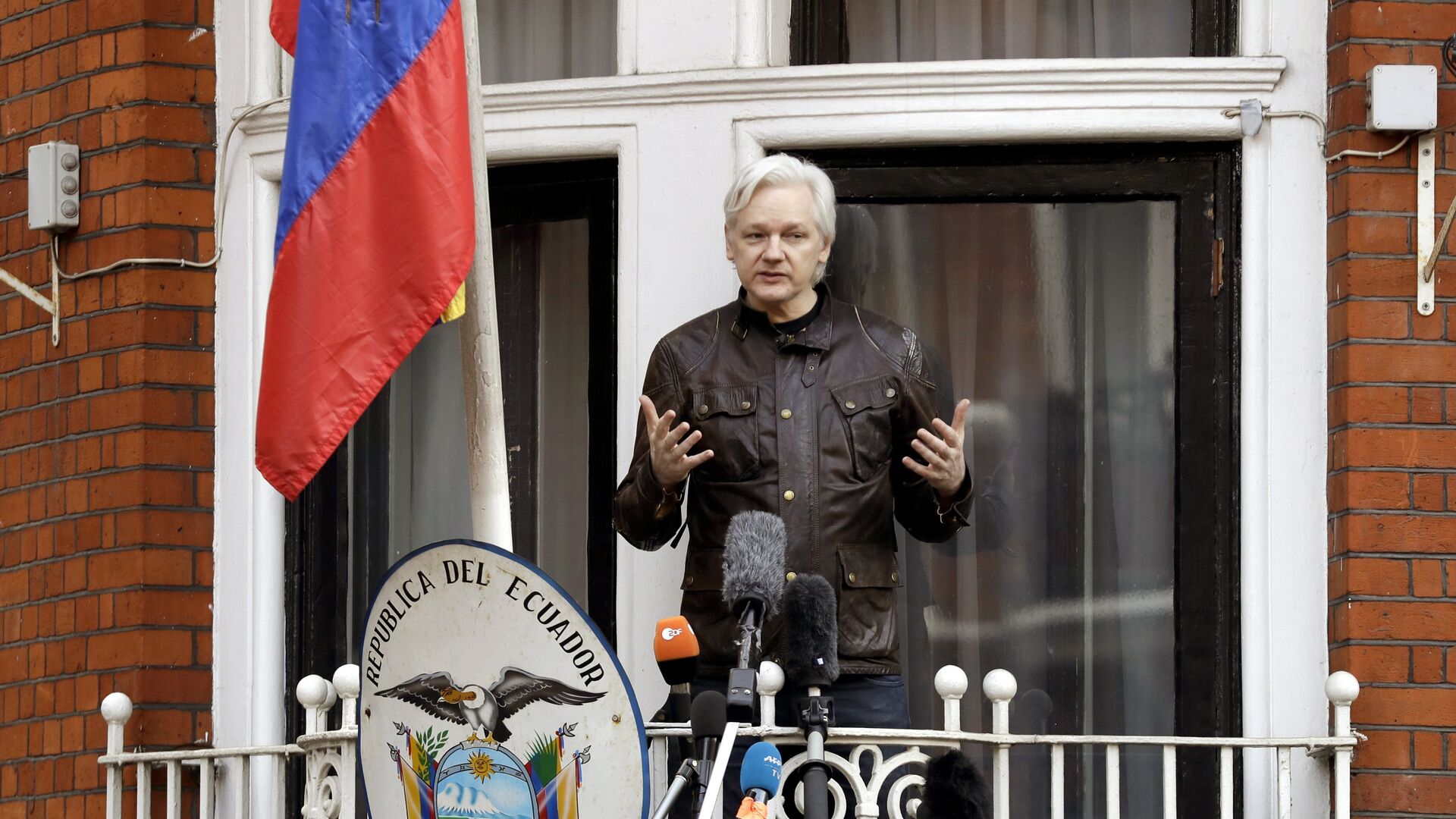 Оснивач Викиликса Џулијан Асанж у амбасади Еквадора у Лондону - Sputnik Србија, 1920, 09.06.2022