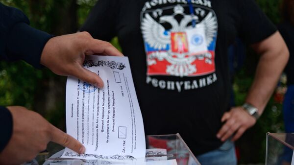 Glasanje na referendumu u Donjecku 2014. godine  - Sputnik Srbija