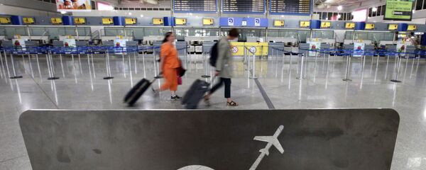 Путници на аеродрому у Атини, Грчка Путници на аеродрому у Атини, Грчка - Sputnik Србија