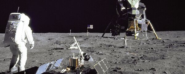 Астронаут Баз Олдрин током шетње по површини Месеца - Sputnik Србија