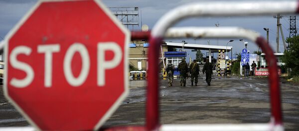 Гранични прелаз Изварино у Луганској области - Sputnik Србија