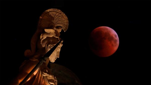 Krvavi mesec na nebu u Grčkoj - Sputnik Srbija