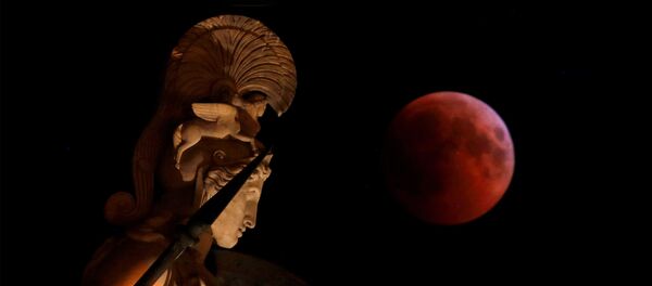 Крвави месец на небу у Грчкој - Sputnik Србија