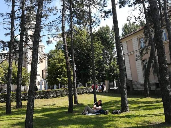 Katedralni hram Uspenja Presvete Bogorodice i Vladičanski Dvor, nacionalni spomenici Bosne i Hercegovine i ponos svih Tuzlaka, jer su preživeli ratne nedaće. Katedralni hram Uspenja Presvete Bogorodice i Vladičanski Dvor, nacionalni spomenici Bosne i Hercegovine i ponos svih Tuzlaka, jer su preživeli ratne nedaće. - Sputnik Srbija