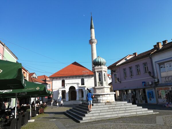 Čaršijska džamija i česma u centru Tuzle, podignute u vreme Osmanlija. Čaršijska džamija i česma u centru Tuzle, podignute u vreme Osmanlija. - Sputnik Srbija