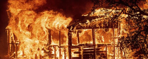 Ватра гута све пред собом у Калифорнији - Sputnik Србија