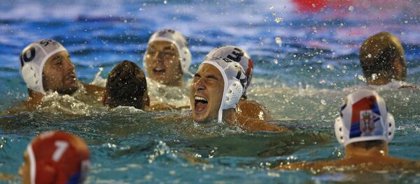 Slavlje srpskih vaterpolista posle pobede nad Španijom - Sputnik Srbija