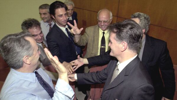 Адвокатски тим Слободана Милошевића снимљен 2001. године - Sputnik Србија