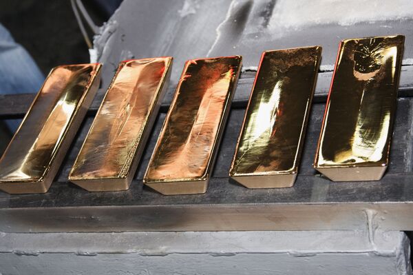 Русија иде ка четвртом месту по резервама злата и још већем утицају на тржишту нафте - Sputnik Србија