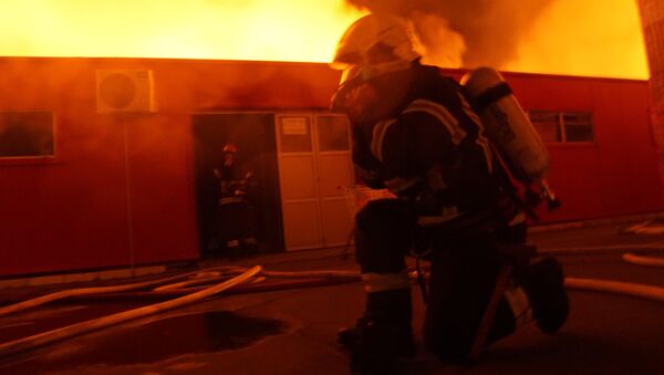 Stravičnom požaru, kako su rekli očevici, prethodila je jaka eksplozija. - Sputnik Srbija