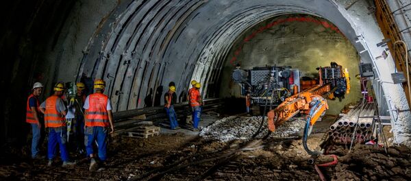Probijanje tunela kod Čortanovaca - Sputnik Srbija