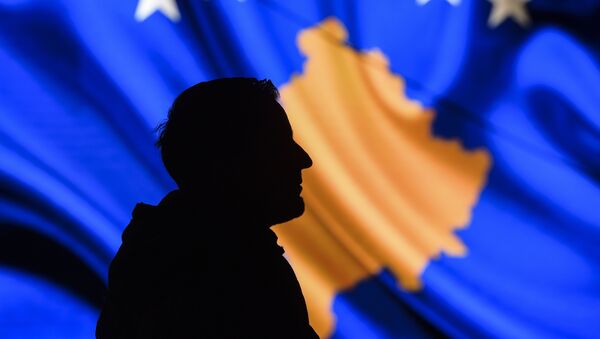 Силуета човека поред заставе тзв. Косова - Sputnik Србија