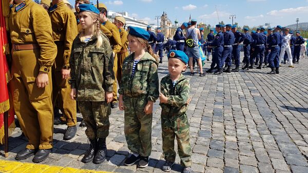Praznik se obeležava u svim gradovima Rusije. Praznik se obeležava u svim gradovima Rusije. - Sputnik Srbija