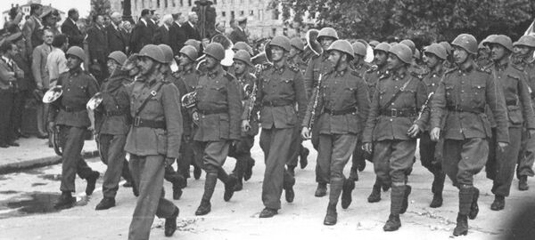 Srpski dobrovoljački korpus - ljotićevci, 22. juna 1944. ispred skupštine - Sputnik Srbija