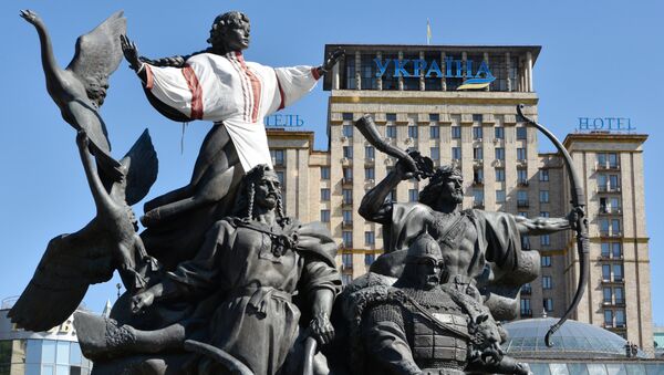 Spomenik osnivačima Kijeva - braći Kiju, Ščeku, Horivu i njihovoj sestri Libedi na Trgu nezavisnosti u Kijevu - Sputnik Srbija