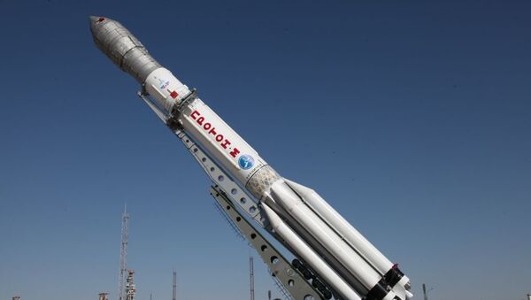 Raketa-nosač Proton M sa globalnim navigacionim svemirskim sistemom Glonas M na lansirnoj platformi kosmodroma Bajkonur - Sputnik Srbija