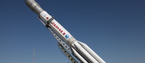 Raketa-nosač Proton M sa globalnim navigacionim svemirskim sistemom Glonas M na lansirnoj platformi kosmodroma Bajkonur Raketa-nosač Proton M sa globalnim navigacionim svemirskim sistemom Glonas M na lansirnoj platformi kosmodroma Bajkonur - Sputnik Srbija