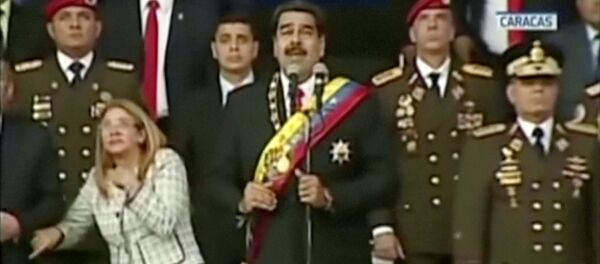 Predsednik Venecuele Nikolas Maduro tokom pokašuja atentata dronovima u Karakasu. Predsednik Venecuele Nikolas Maduro tokom pokašuja atentata dronovima u Karakasu. - Sputnik Srbija
