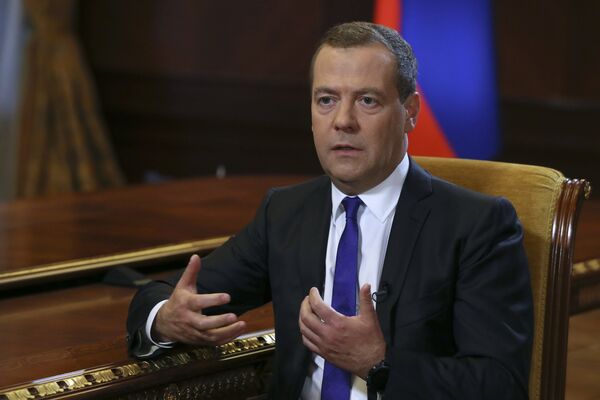 Медведев: Не завидим Зеленском — шта год да уради, у САД ће побеснети Медведев: Не завидим Зеленском — шта год да уради, у САД ће побеснети - Sputnik Србија