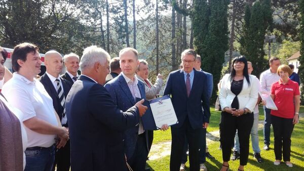 Поклон је уручен у знак вечне руско - српске солидарности. Поклон је уручен у знак вечне руско - српске солидарности. - Sputnik Србија
