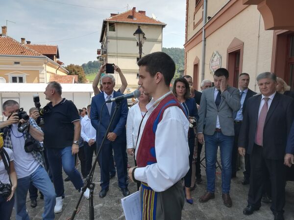 Отворен Сабор у Гучи, Чепурин подигао заставу, стиже и Захарова (видео) Отворен Сабор у Гучи, Чепурин подигао заставу, стиже и Захарова (видео) - Sputnik Србија