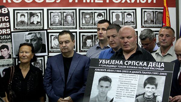 Udruženje porodica nestalih i kidnapovanih sa KiM obeležilo je 15. godina od zličina nad srpskom decom u Goraždevcu - Sputnik Srbija