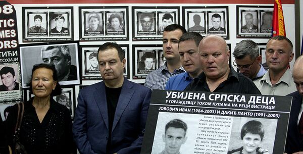 Udruženje porodica nestalih i kidnapovanih sa KiM obeležilo je 15. godina od zličina nad srpskom decom u Goraždevcu - Sputnik Srbija