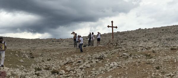Postavljanje krsta na Pagu - Sputnik Srbija