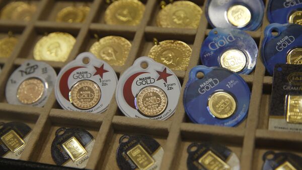 Zbog pada lire u Turskoj se prodaju zlatni novčići - Sputnik Srbija