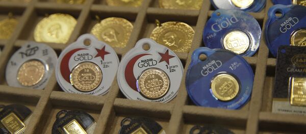 Zbog pada lire u Turskoj se prodaju zlatni novčići - Sputnik Srbija