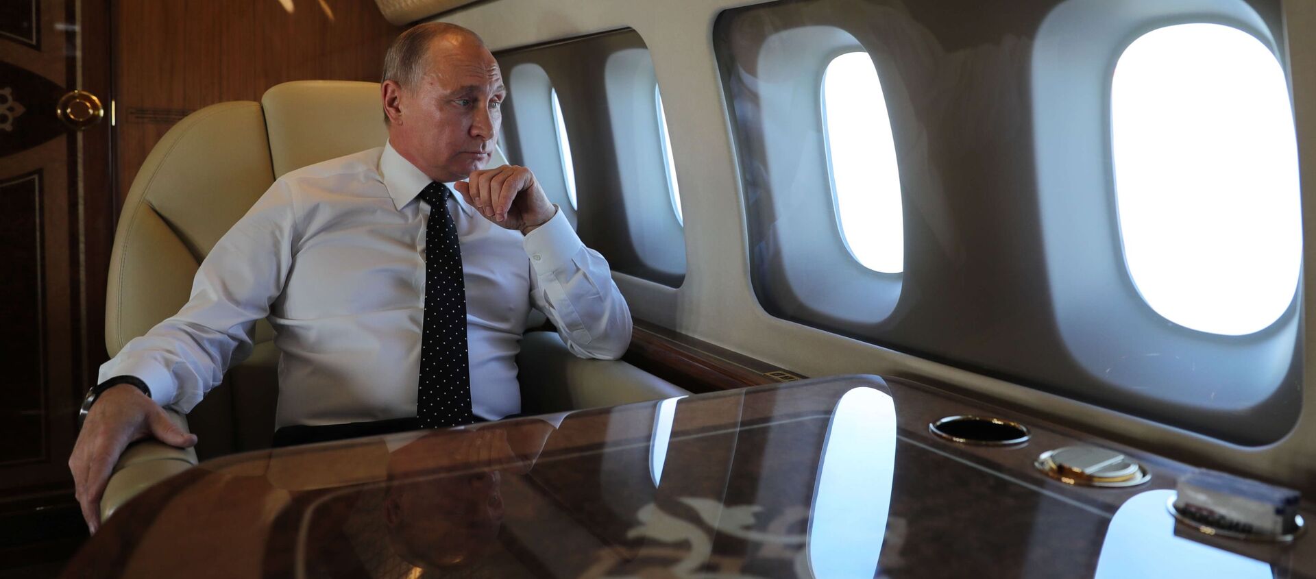 Владимир Путин у авиону - Sputnik Србија, 1920, 11.06.2021