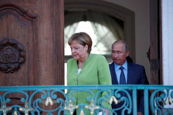 Angela Merkel i Vladimir Putin Angela Merkel i Vladimir Putin - Sputnik Srbija