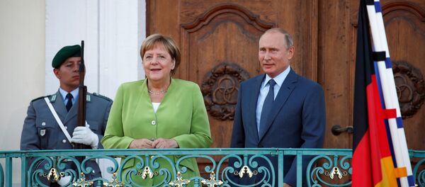 Немачка канцеларка Ангела Меркел и председник Русије Владимир Путин на састанку у резиденцији немачке владе Мезеберг - Sputnik Србија