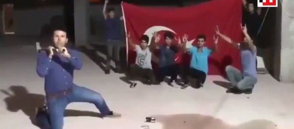 Turci uništavaju sve američko Turci uništavaju sve američko - Sputnik Srbija