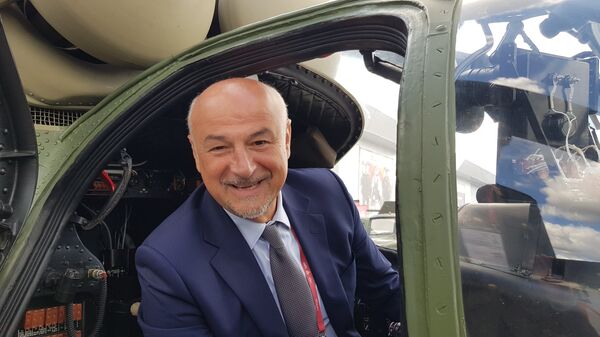 Nenad Miloradović u kokpitu helikoptera Mi-35 Nenad Miloradović u kokpitu helikoptera Mi-35 - Sputnik Srbija