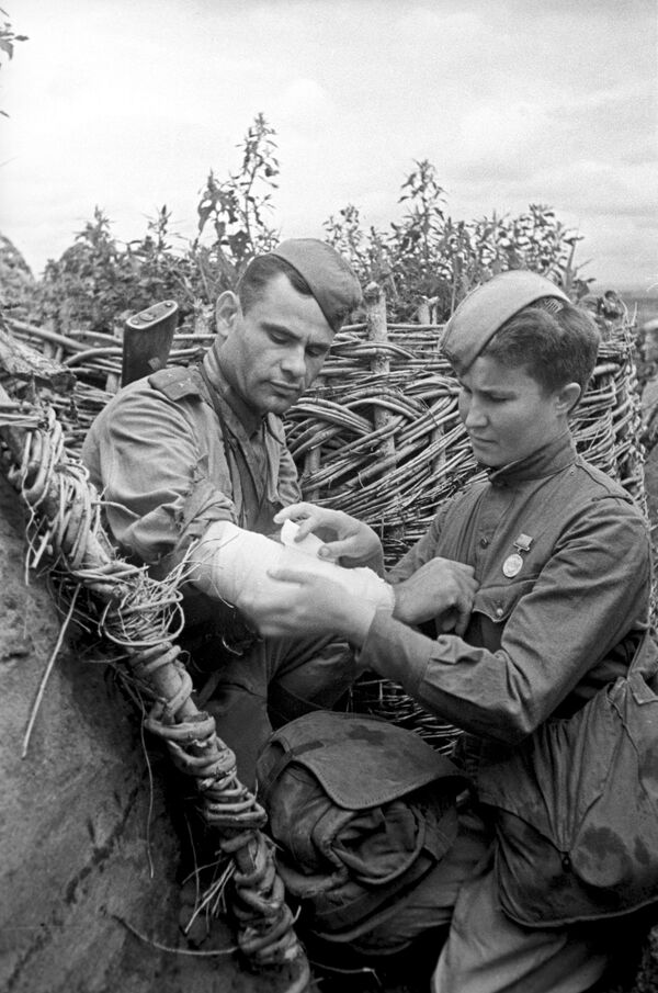 Sanitarni instruktor stariji narednik Vorobjova pre Kurske bitke, 4. jula 1943. - Sputnik Srbija