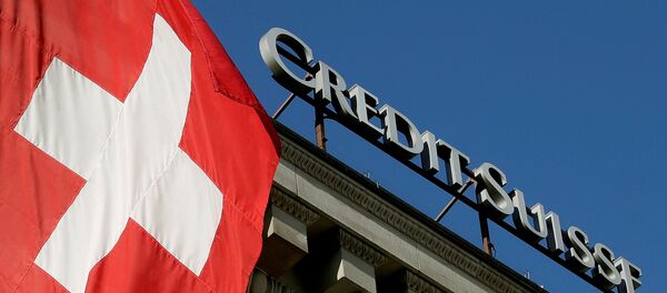 Швајцарска застава на згради швајцарске банке Кредит свис Швајцарска застава на згради швајцарске банке Кредит свис - Sputnik Србија