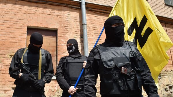 Pripadnici ekstremističkog ukrajinskog pokreta Desni sektor u Kijevu - Sputnik Srbija