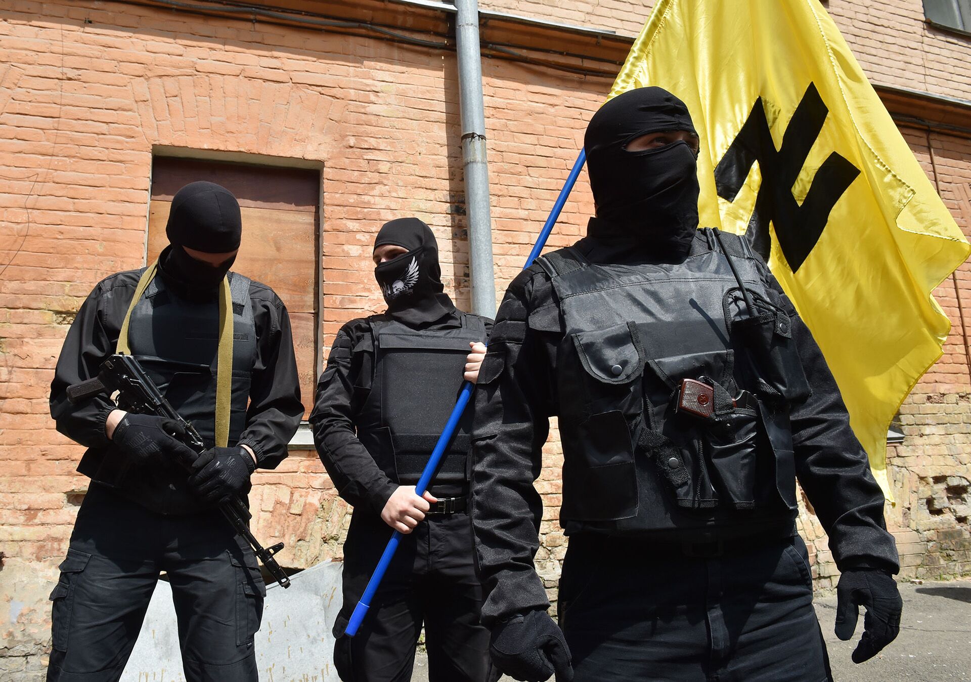 Припадници екстремистичког украјинског покрета Десни сектор у Кијеву - Sputnik Србија, 1920, 09.05.2022