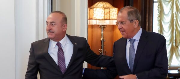 Министри спољних послова Турске и Русије, Мевлут Чавушоглу и Сергеј Лавров, на састанку у Москви - Sputnik Србија