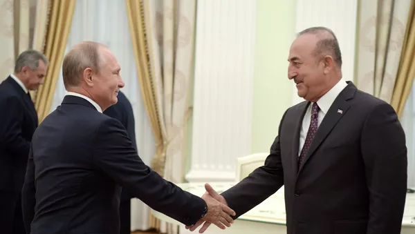 Председник Русије Владимир Путин на састанку са министром спољних послова Турске Мевлутом Чавушоглуом и министром одбране Турске Хулусијем Акаром - Sputnik Србија