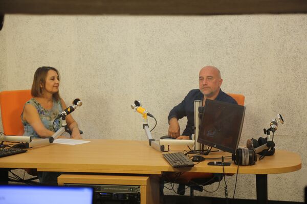 Književnik Zahar Prilepin u studiju Radija Sputnjik sa urednicom Tanjom Trikić - Sputnik Srbija