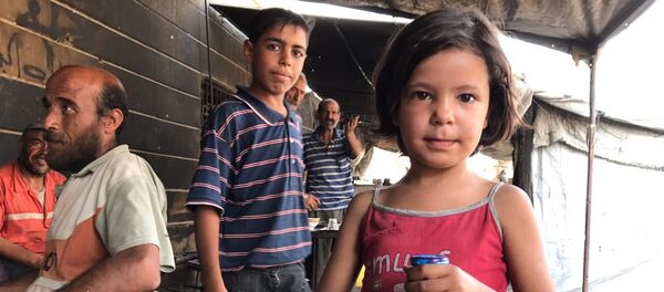 Сиријска деца у Дејр ел Зору - Sputnik Србија