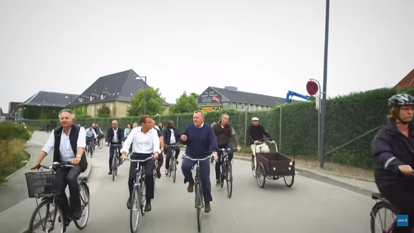 Водећи европски политичари се провозали бициклом по Копенхагену (видео) - Sputnik Србија
