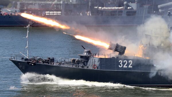Reaktivni lanser RBU 6000 na malom brodu Baltičke flote Kabardino Balkarija za Dan mornarice u Baltijsku - Sputnik Srbija