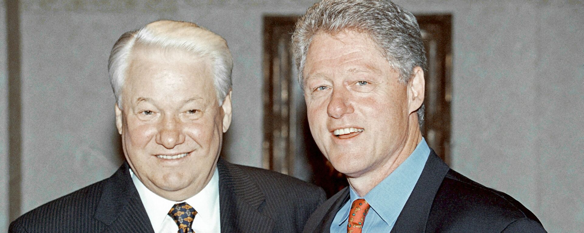 Председник Русије Борис Јељцин и председник САД Бил Клинтон током састанка у Великој Британији 1989. - Sputnik Србија, 1920, 31.08.2018